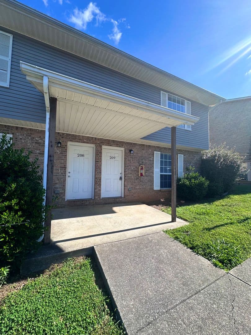 Jefferson City Apartment: 2021 N Sizer Ave.