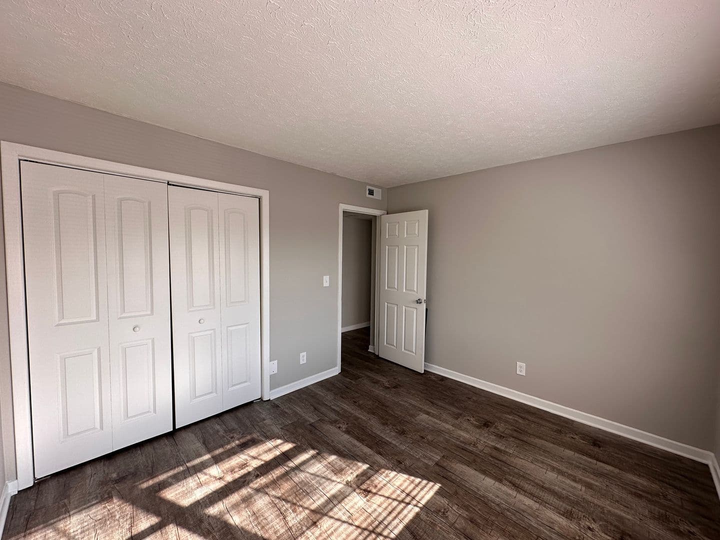 Louisville Apartment: 119 Lakeview Court