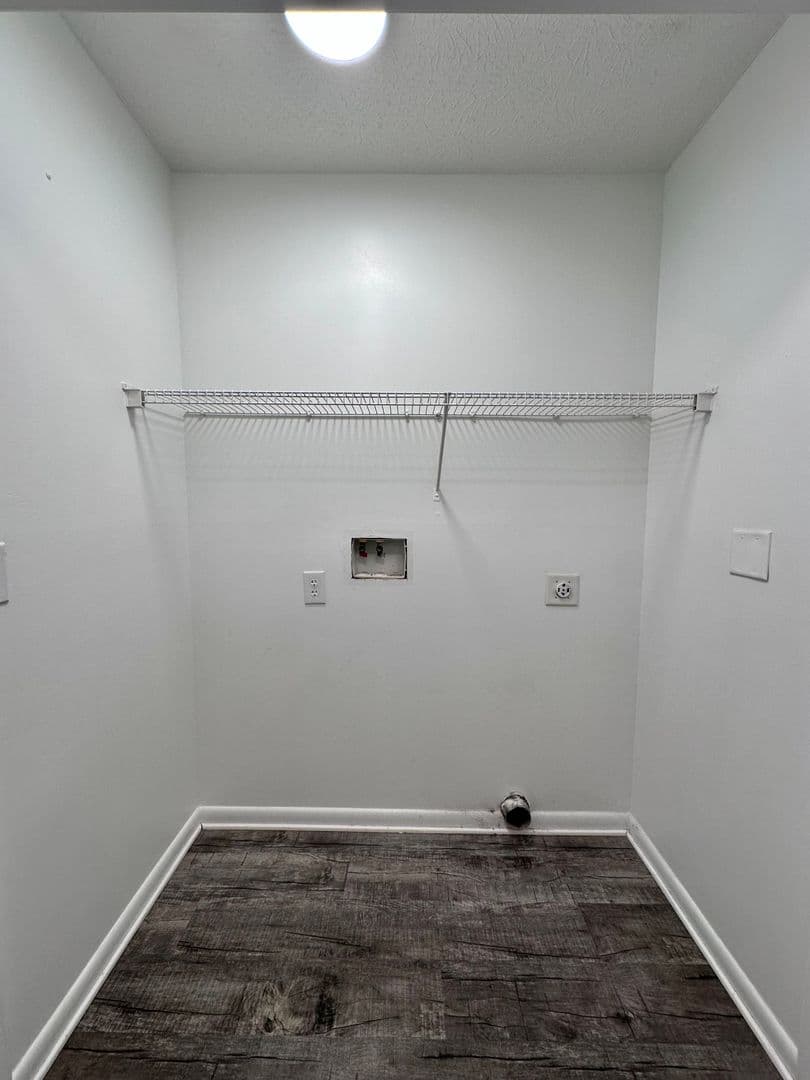 Jefferson City Apartment: 2021 N Sizer Ave.