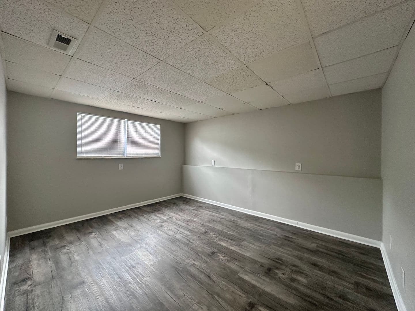 Louisville Apartment: 119 Lakeview Court