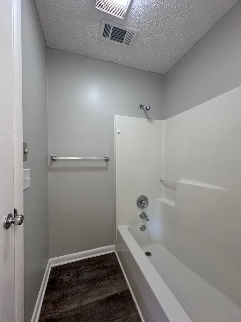 Jefferson City Apartment: 2021 N Sizer Ave.
