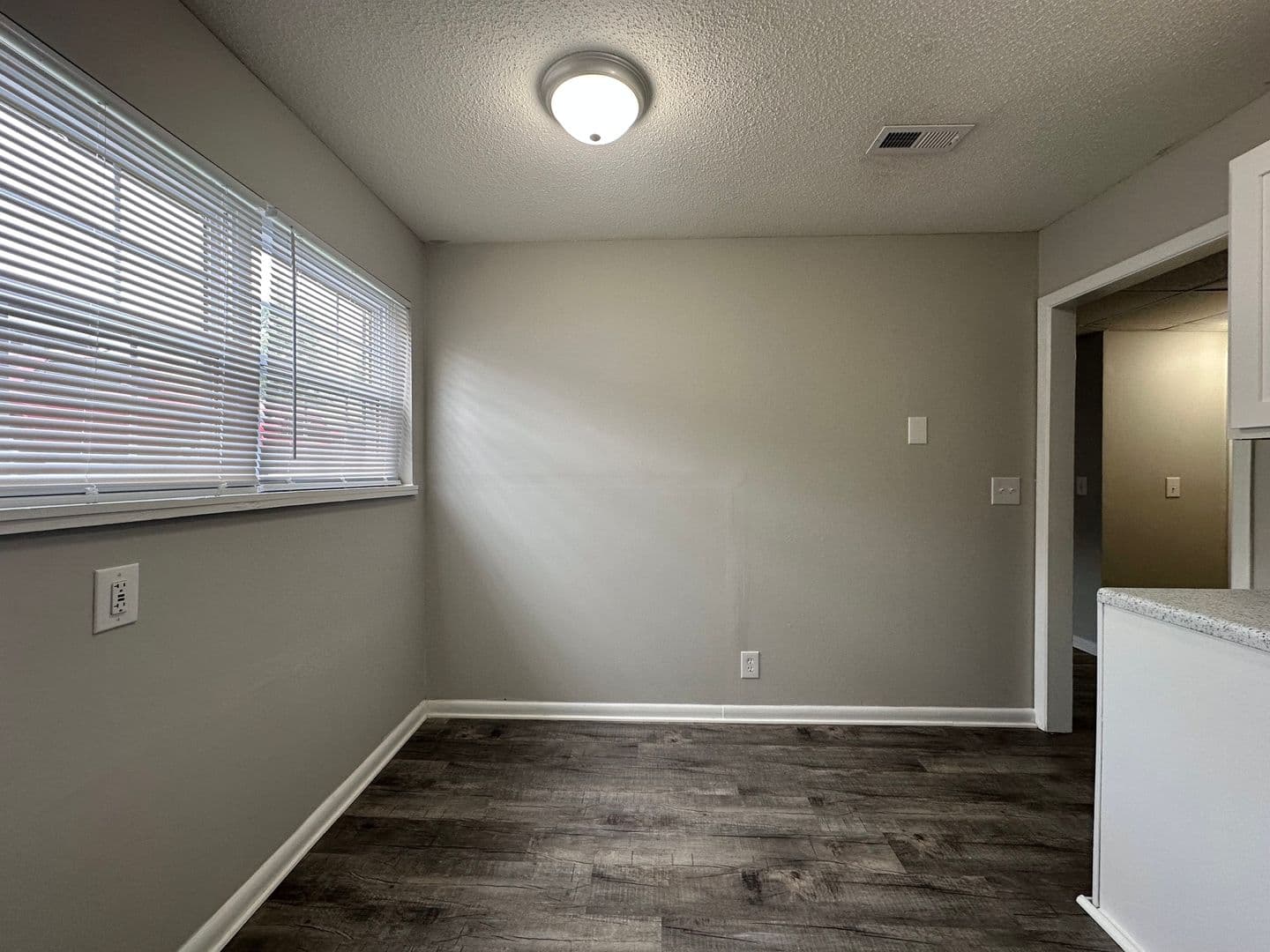 Louisville Apartment: 119 Lakeview Court
