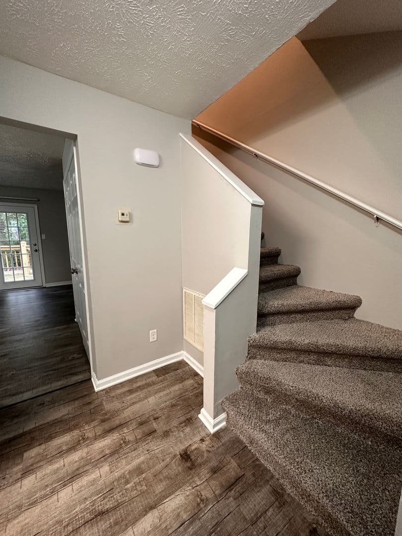 Alcoa Apartment: 1636 Louisville Road