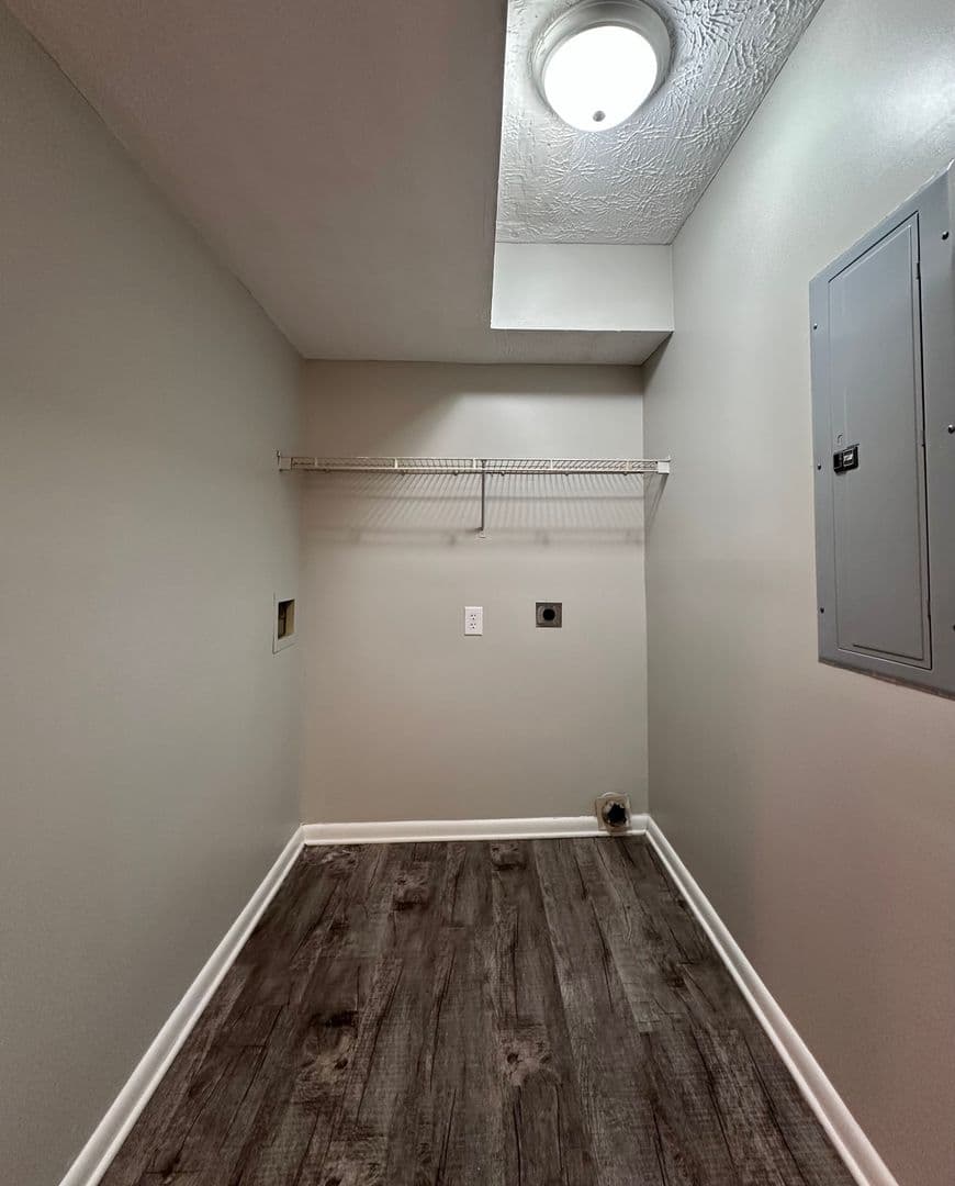 Jefferson City Apartment: 2021 N Sizer Ave.