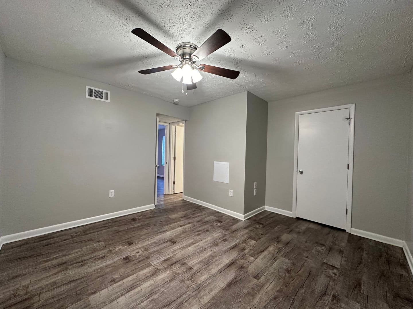 Jefferson City Apartment: 2021 N Sizer Ave.