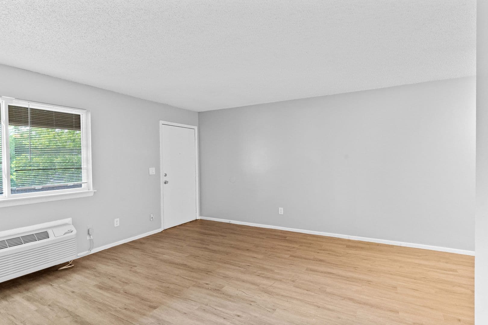 Olathe Apartment: 515 S Clairborne Rd.