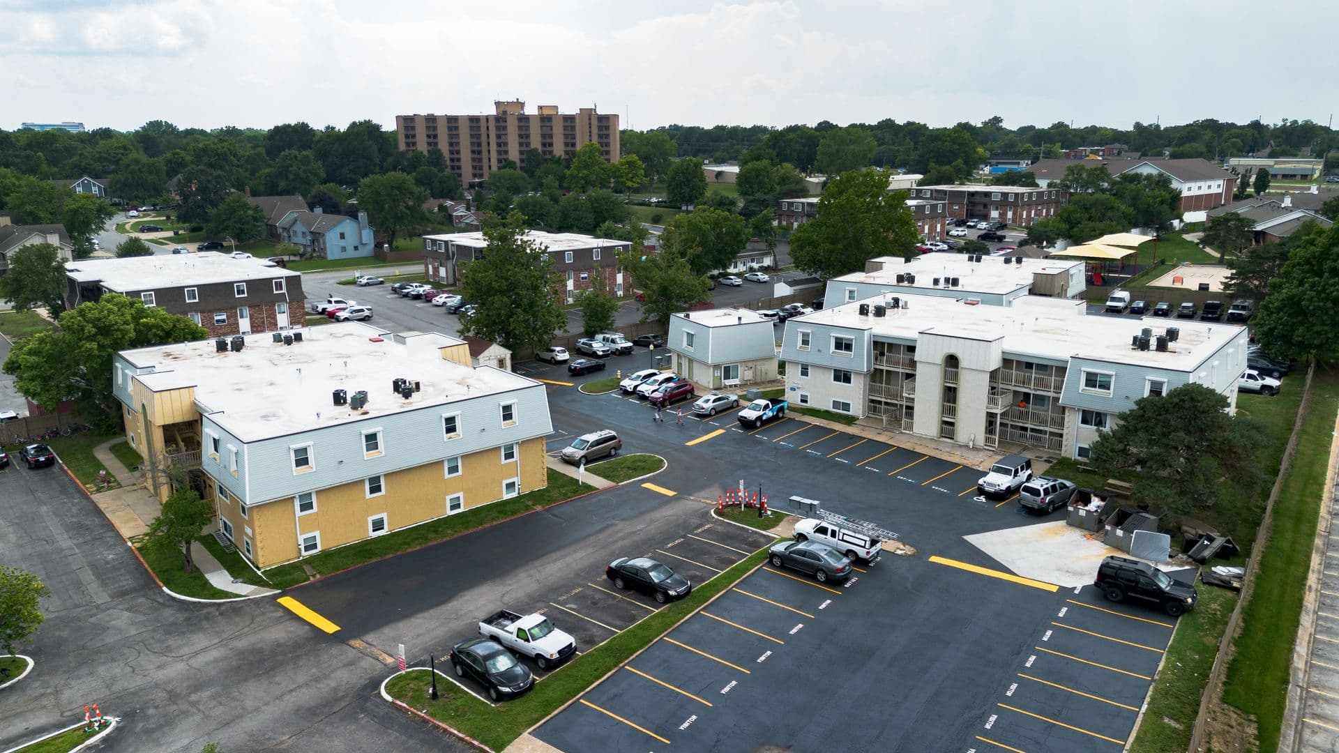 Olathe Apartment: 515 S Clairborne Rd.