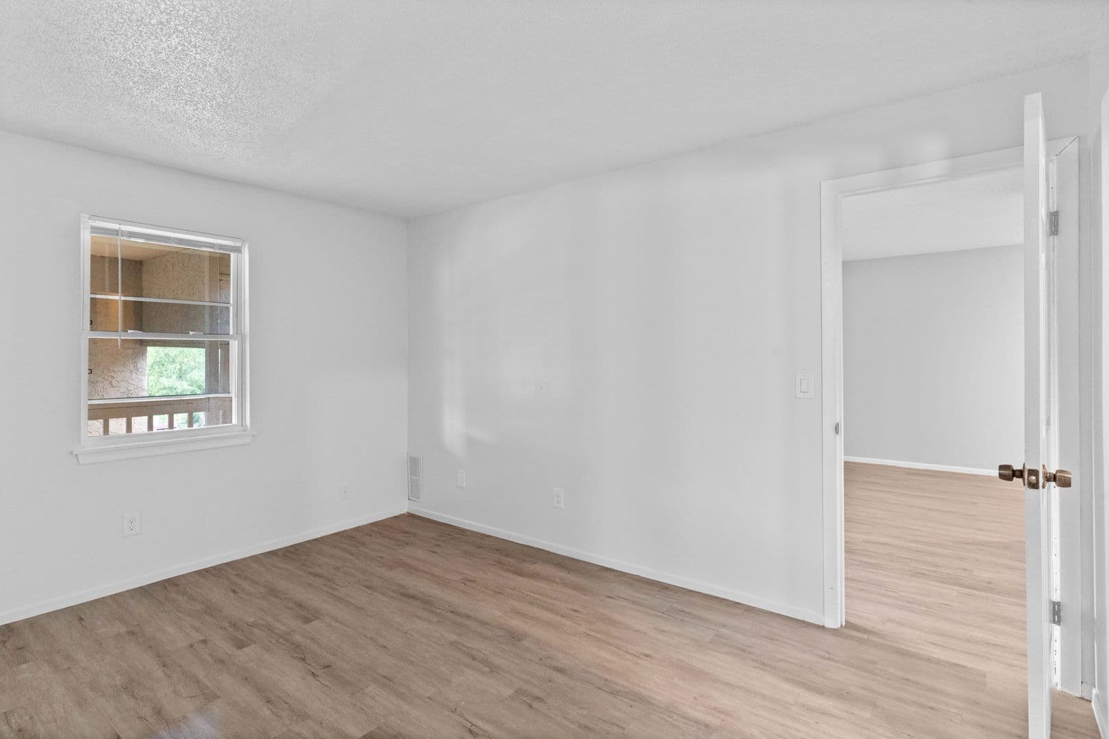 Olathe Apartment: 515 S Clairborne Rd.