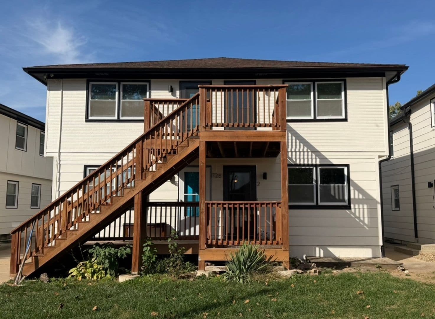 Leavenworth Apartment: 728 Seneca St