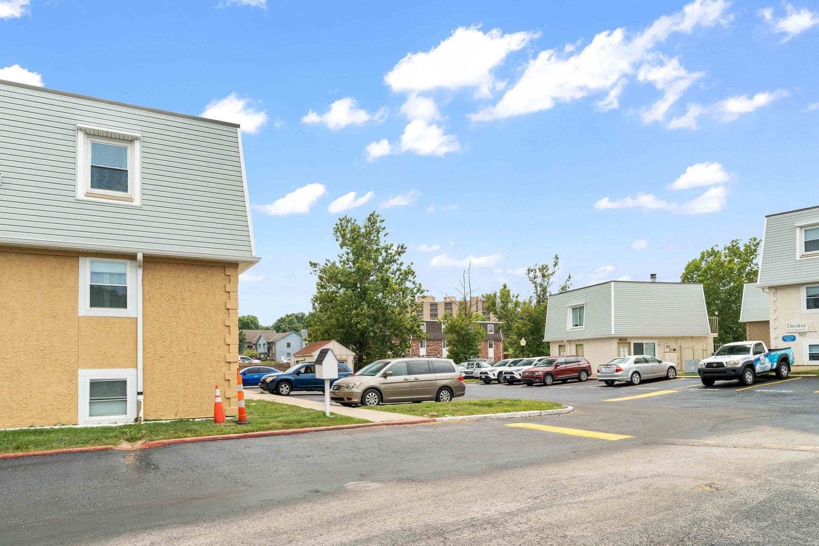 Olathe Apartment: 515 S Clairborne Rd.