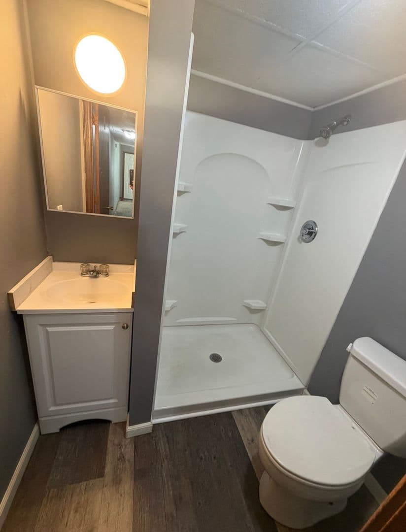 Leavenworth Apartment: 728 Seneca St