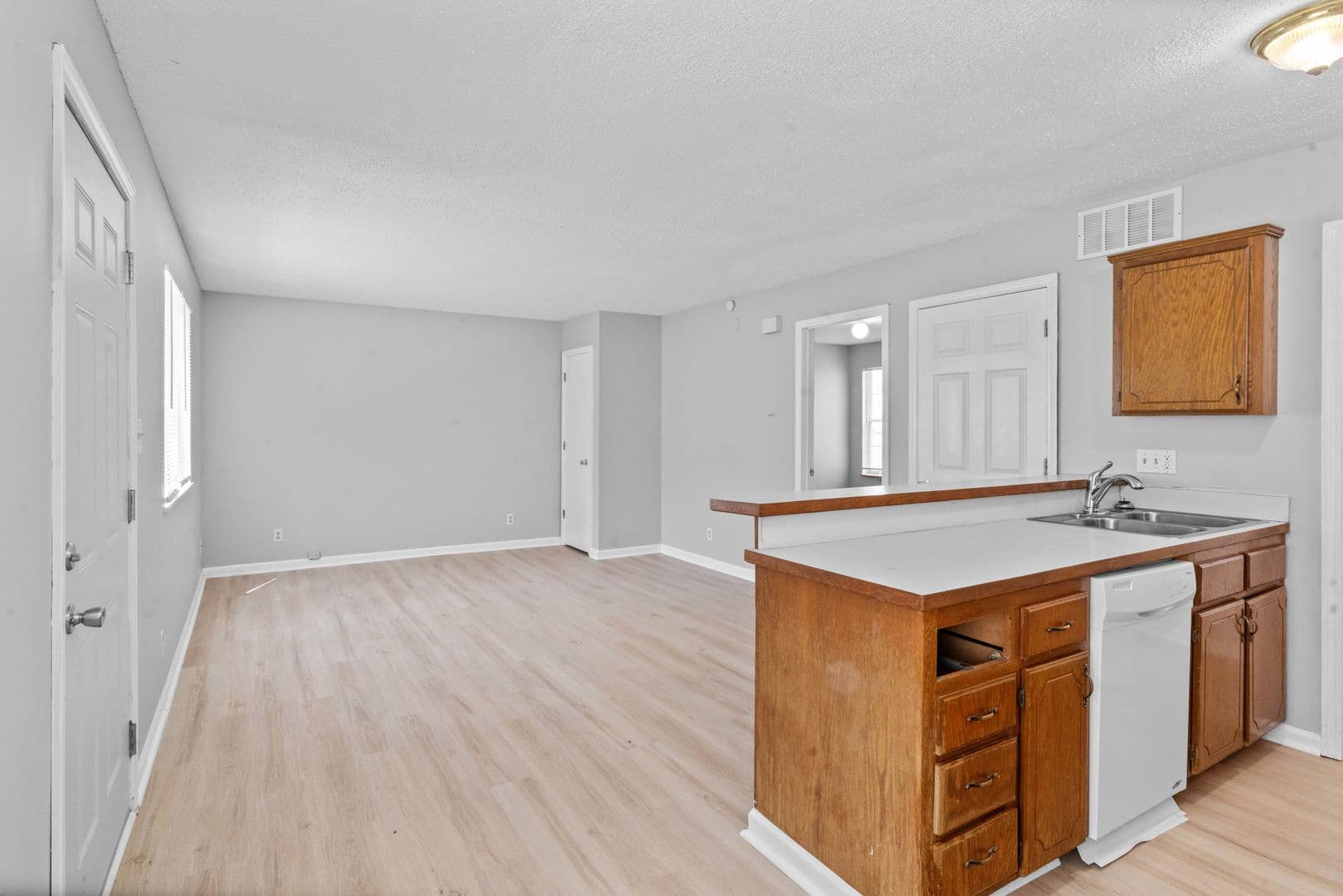 Leavenworth Apartment: 501 Vilas Street