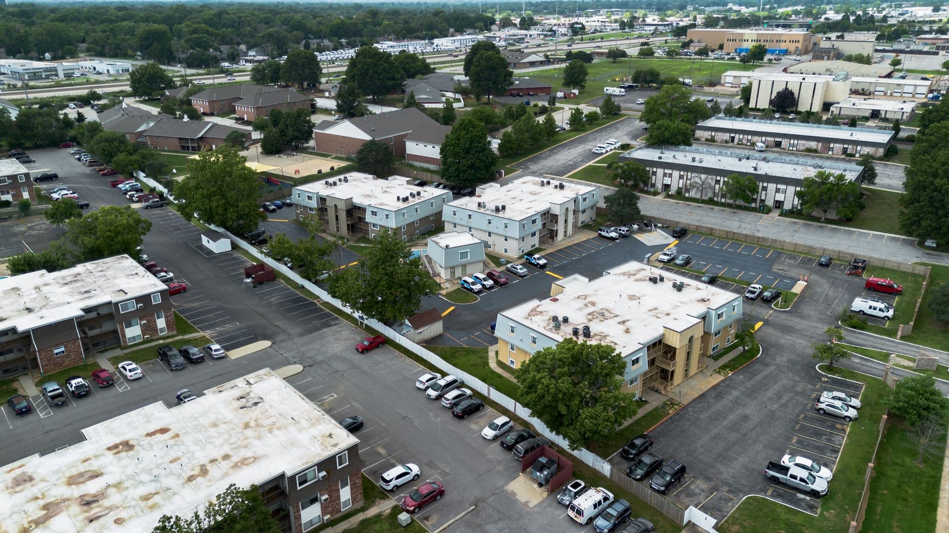 Olathe Apartment: 515 S Clairborne Rd.