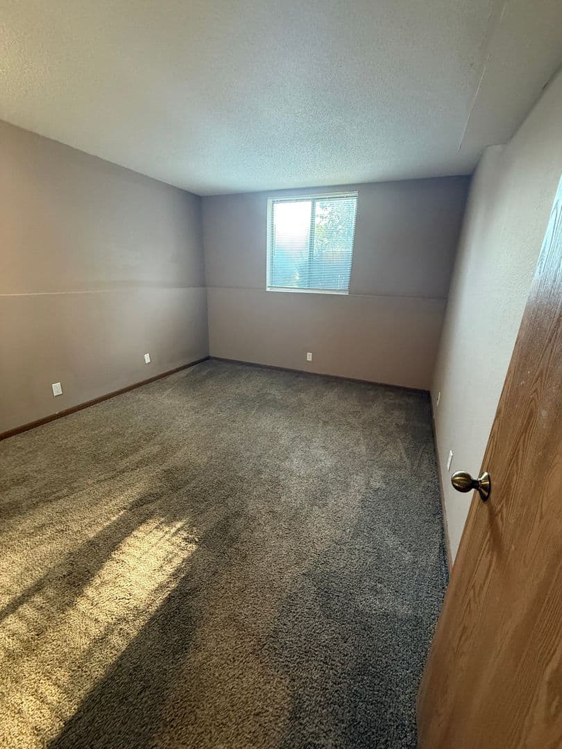 Leavenworth Apartment: 920 N 2nd St - Apt J
