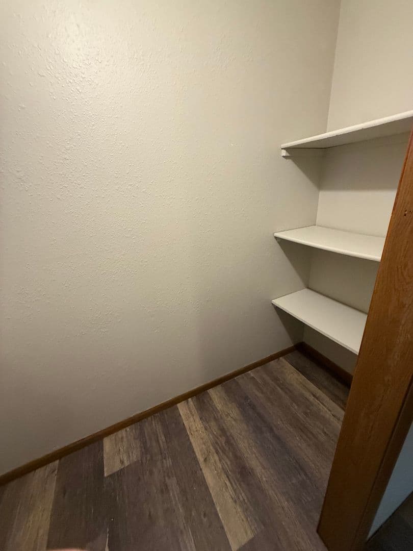 Leavenworth Apartment: 940 N 2nd St Apt J
