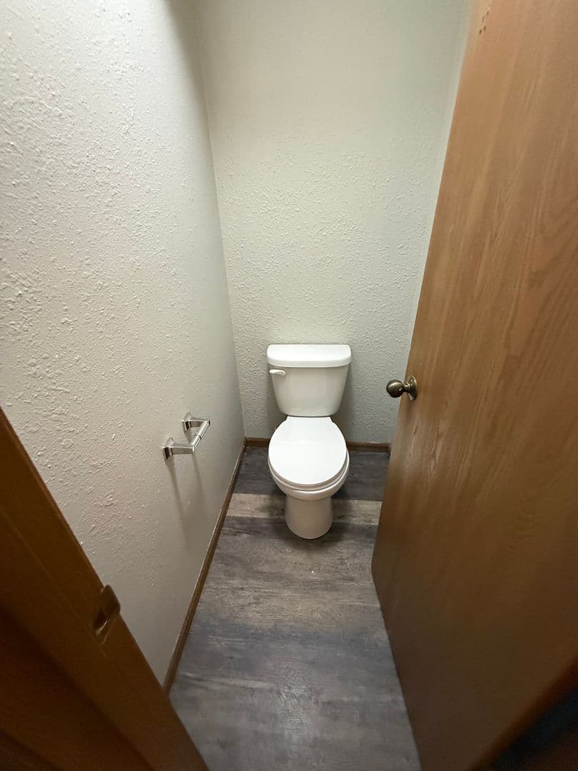 Leavenworth Apartment: 940 N 2nd St Apt J