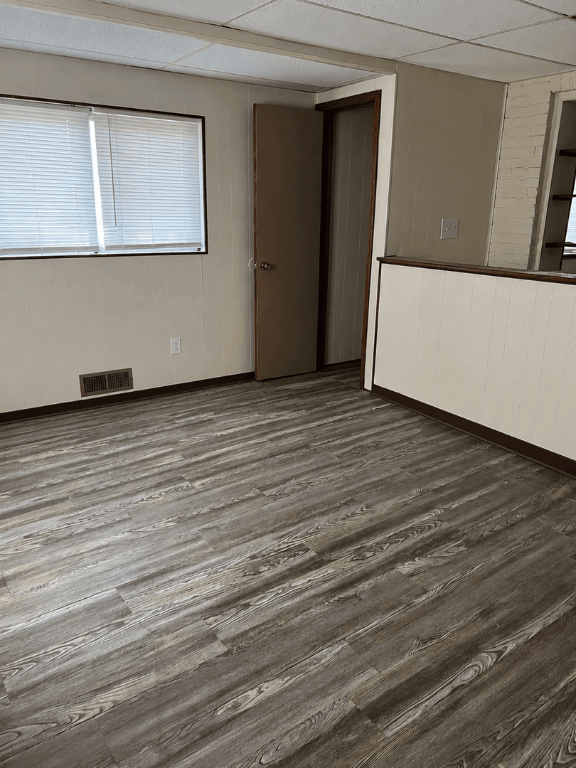 Leavenworth Apartment: 401 Chestnut St