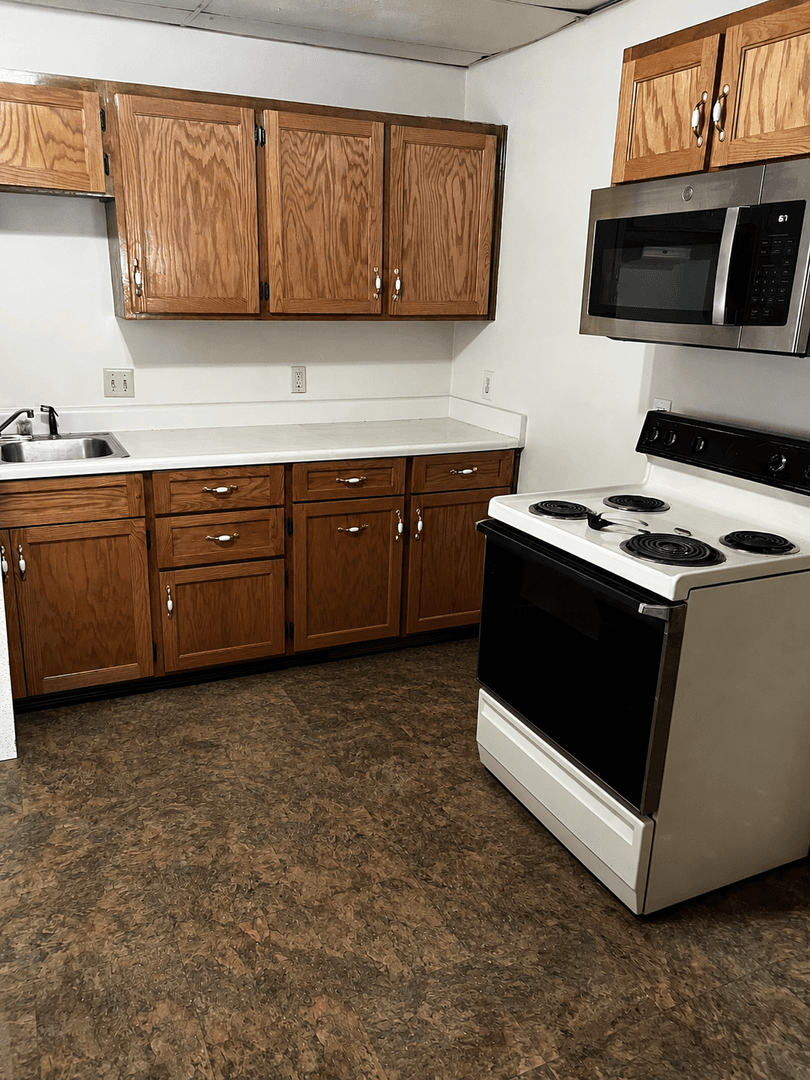 Leavenworth Apartment: 401 Chestnut St