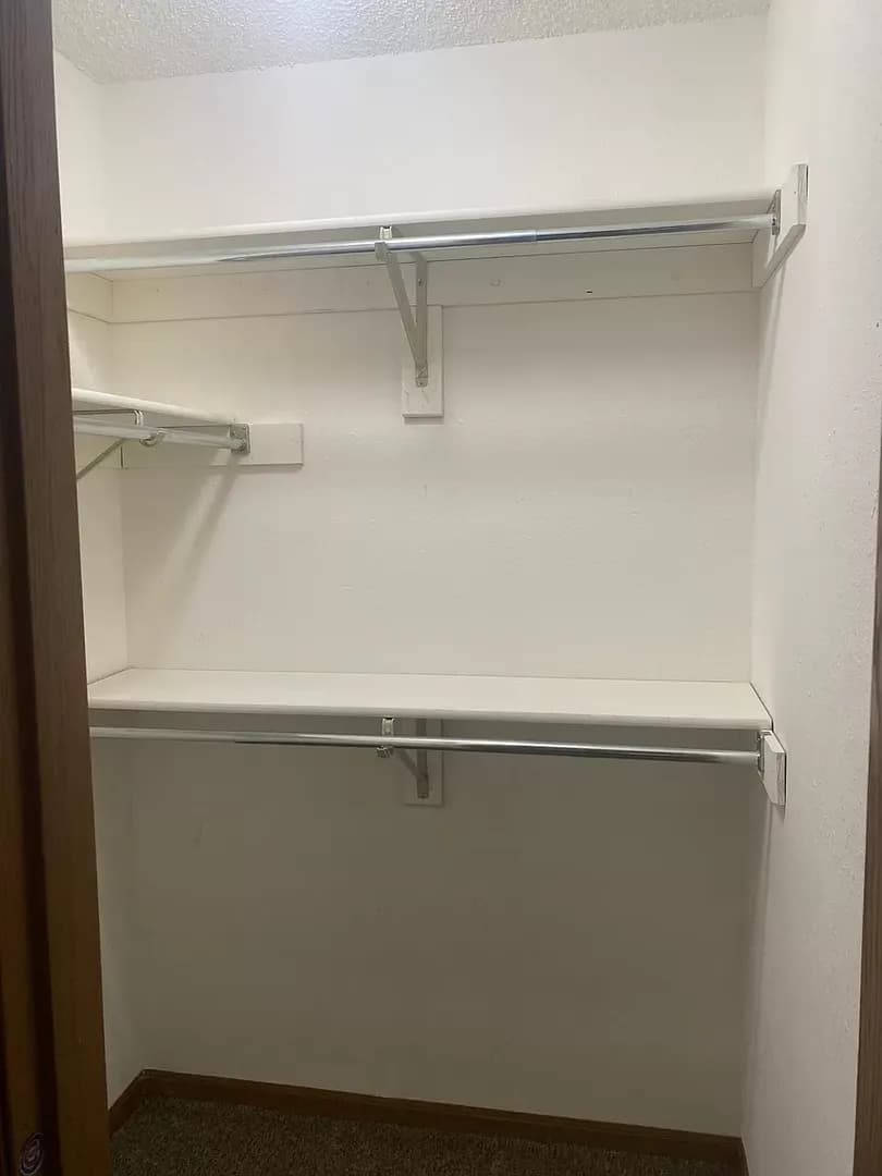 Leavenworth Apartment: 941 Cheyenne Curv Apt L