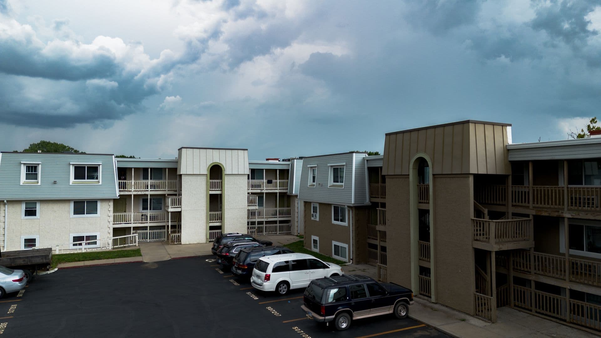 Olathe Apartment: 515 S Clairborne Rd.