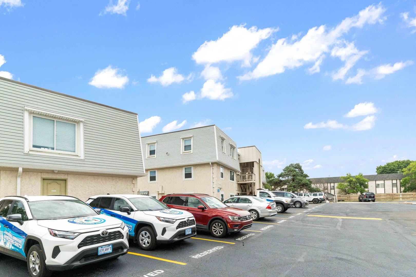 Olathe Apartment: 515 S Clairborne Rd.