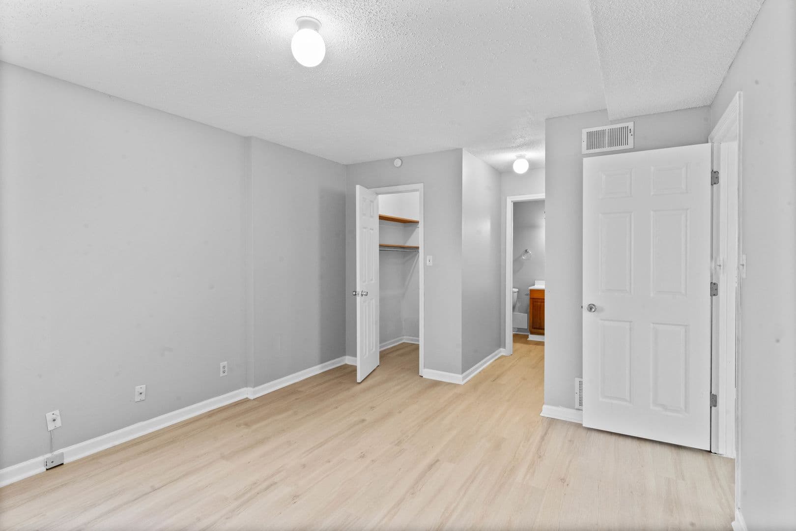 Leavenworth Apartment: 501 Vilas Street