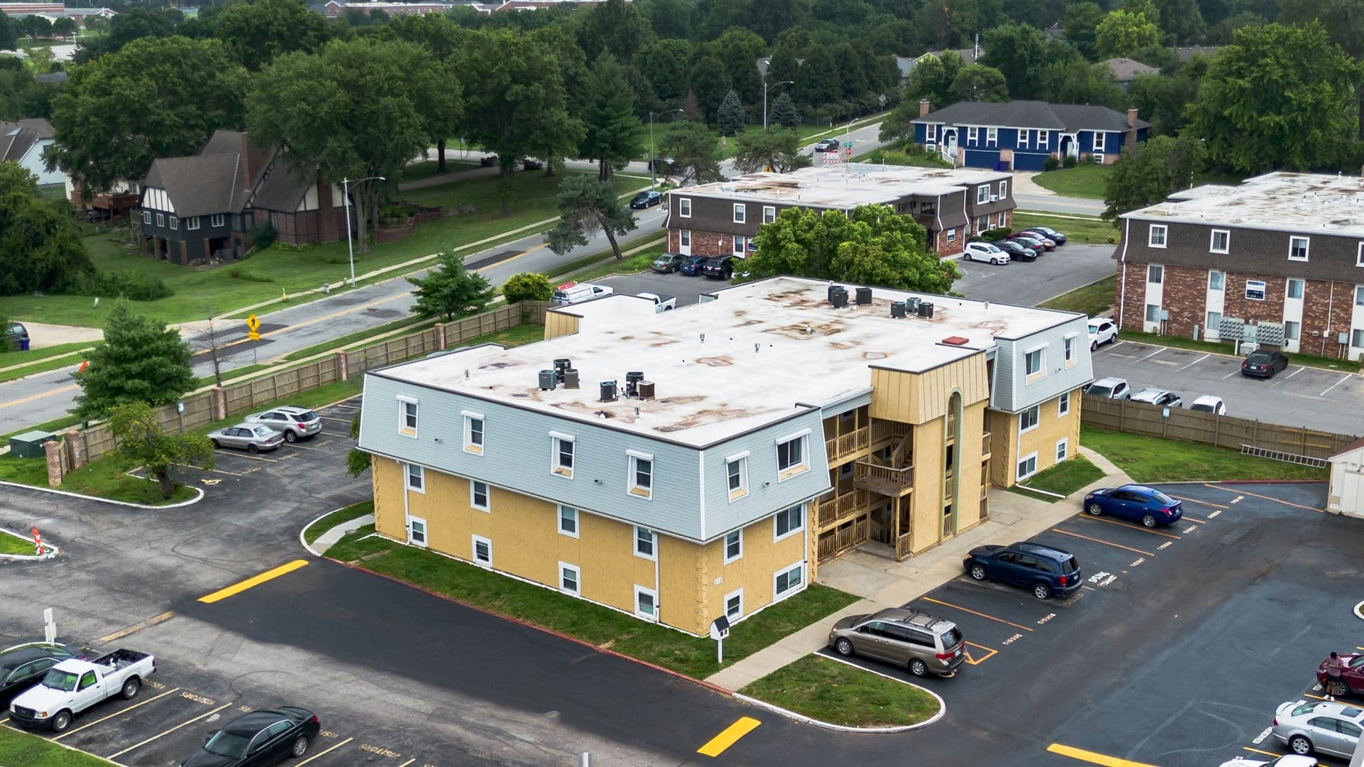 Olathe Apartment: 515 S Clairborne Rd.