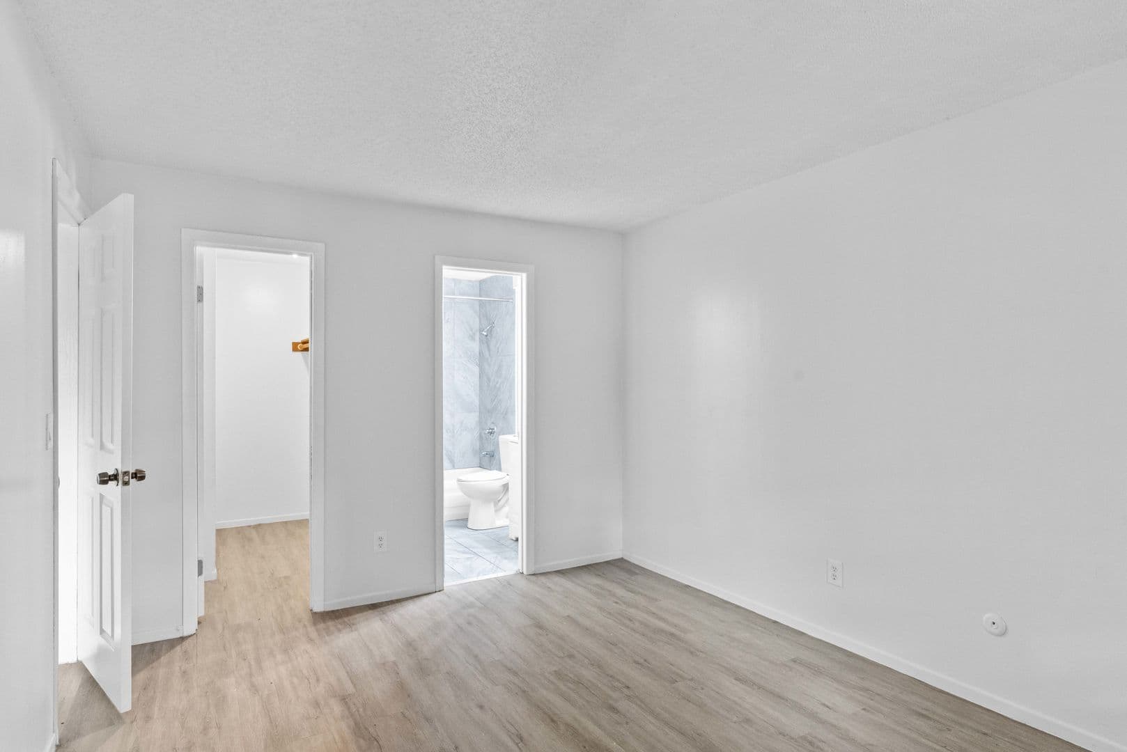 Olathe Apartment: 515 S Clairborne Rd.