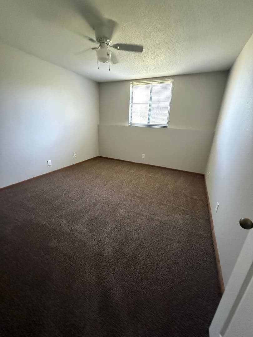 Leavenworth Apartment: 940 N 2nd St Apt J