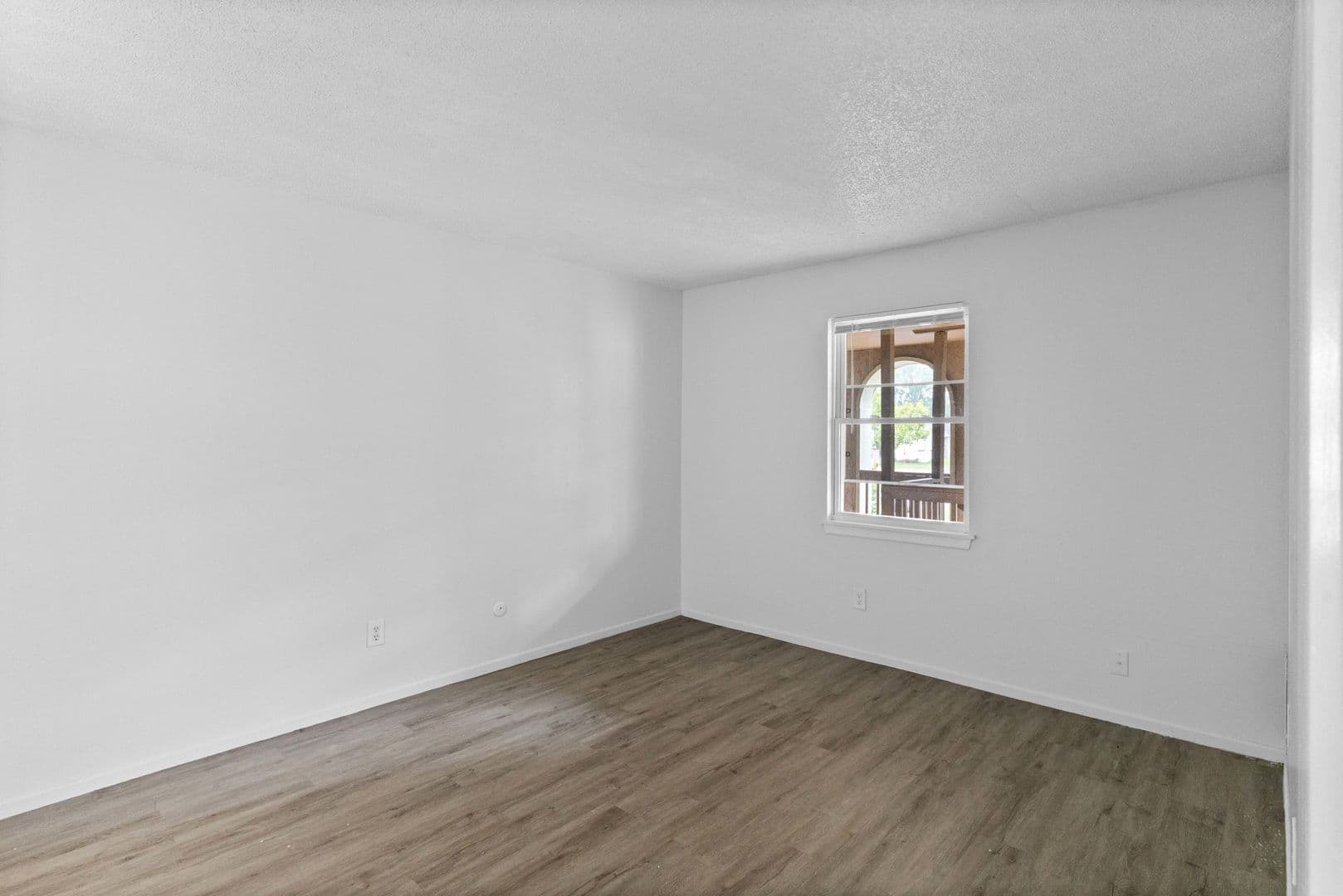 Olathe Apartment: 515 S Clairborne Rd.