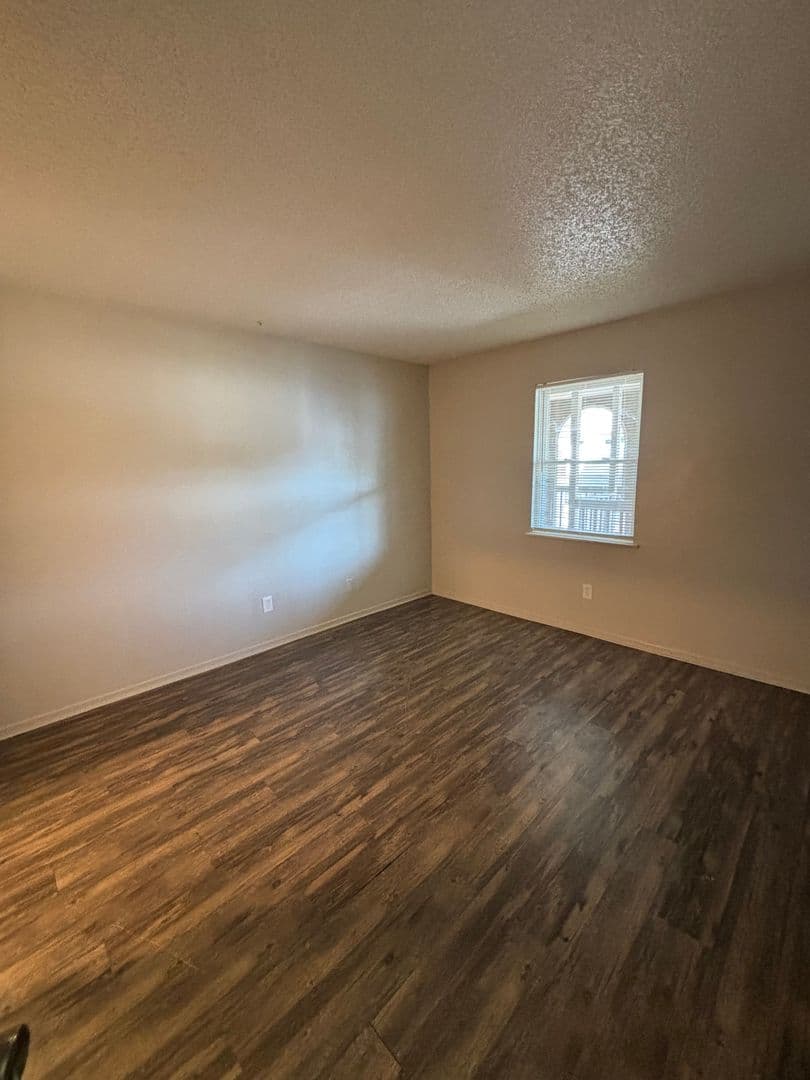 Olathe Apartment: 515 S Clairborne Rd.