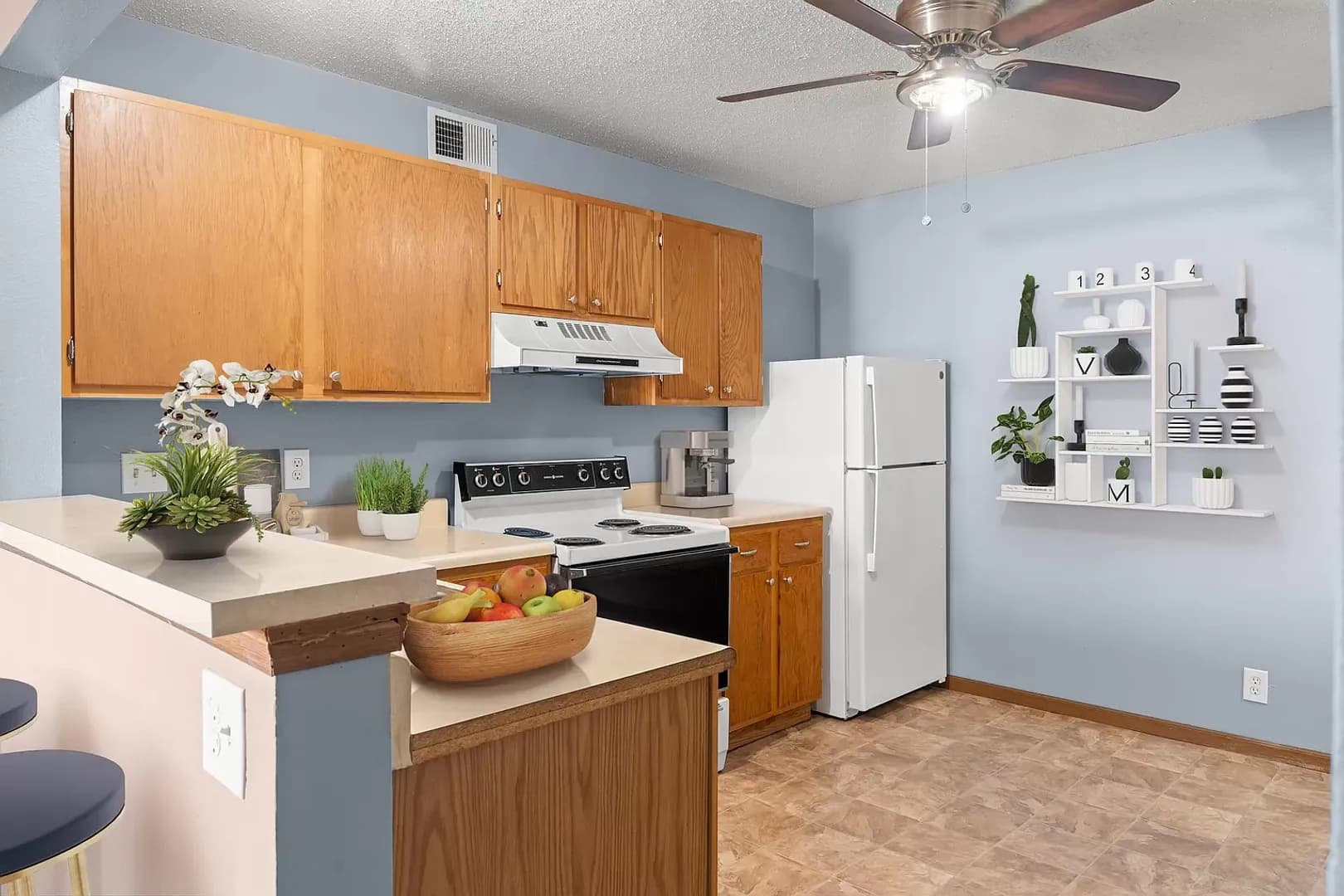 Leavenworth Apartment: 941 Cheyenne Curv Apt L