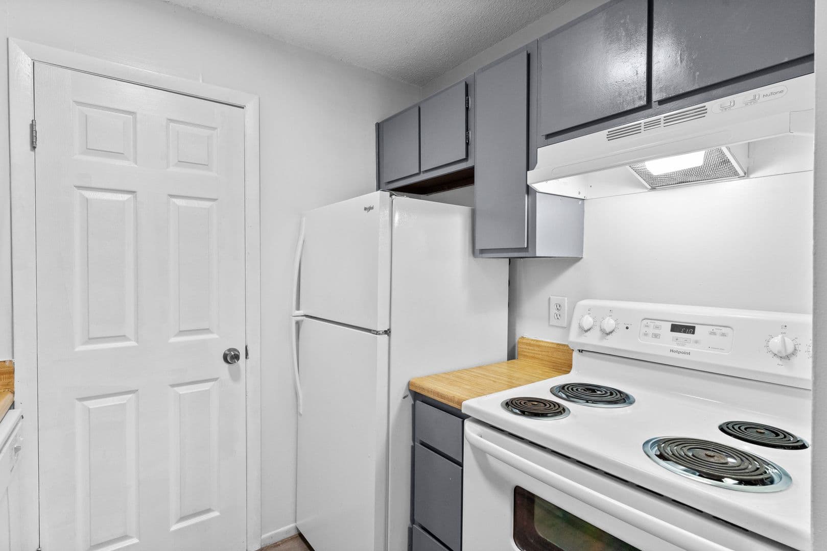 Olathe Apartment: 515 S Clairborne Rd.