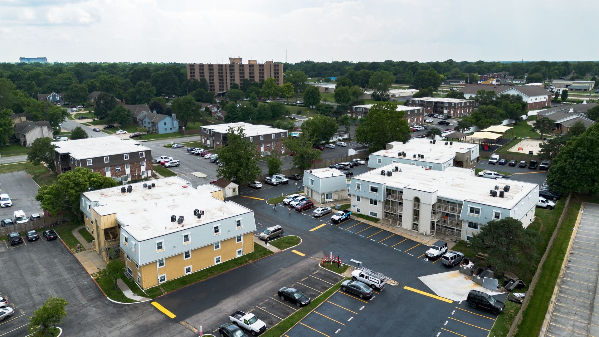 Olathe Apartment: 515 S Clairborne Rd.