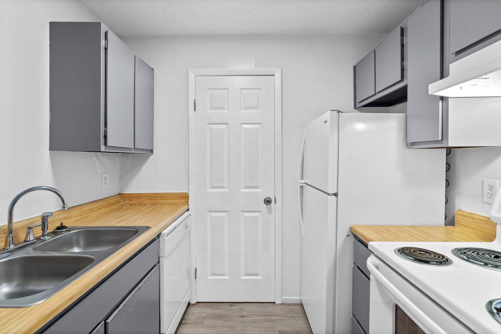 Olathe Apartment: 515 S Clairborne Rd.