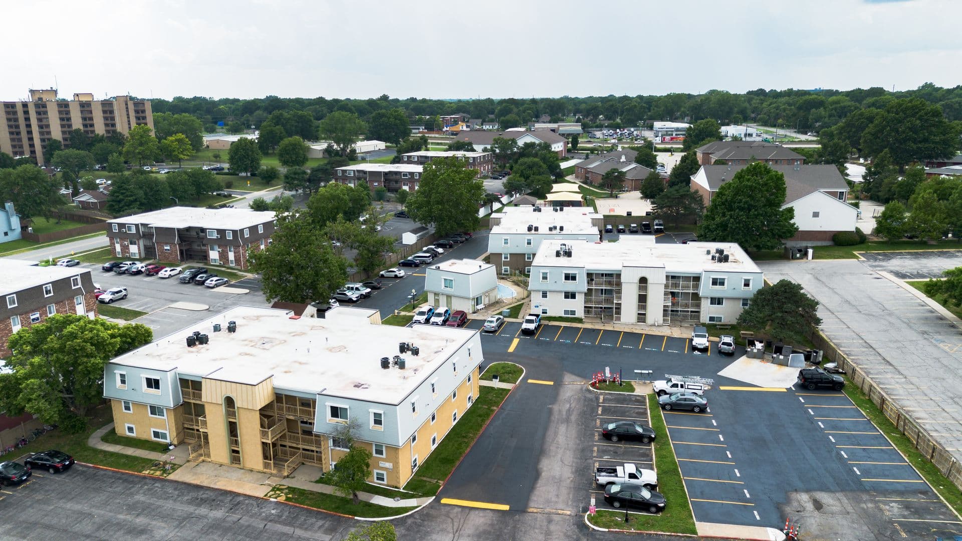 Olathe Apartment: 515 S Clairborne Rd.