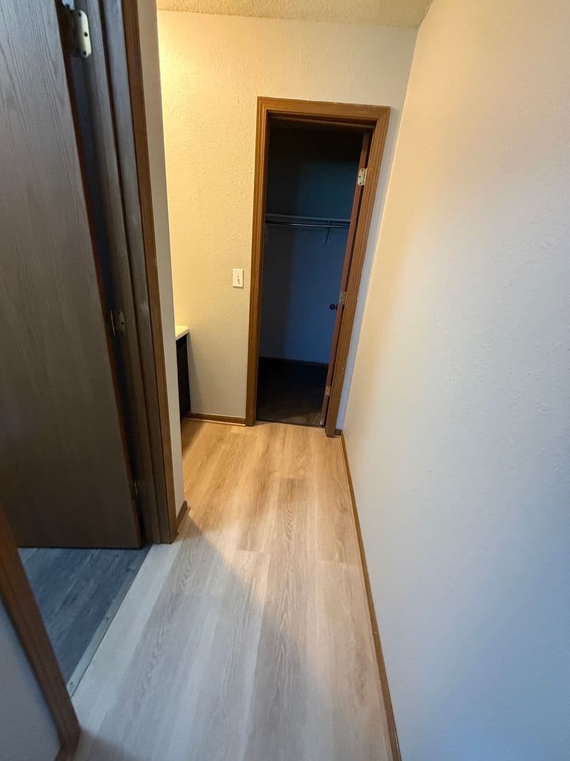 Leavenworth Apartment: 940 N 2nd St Apt J