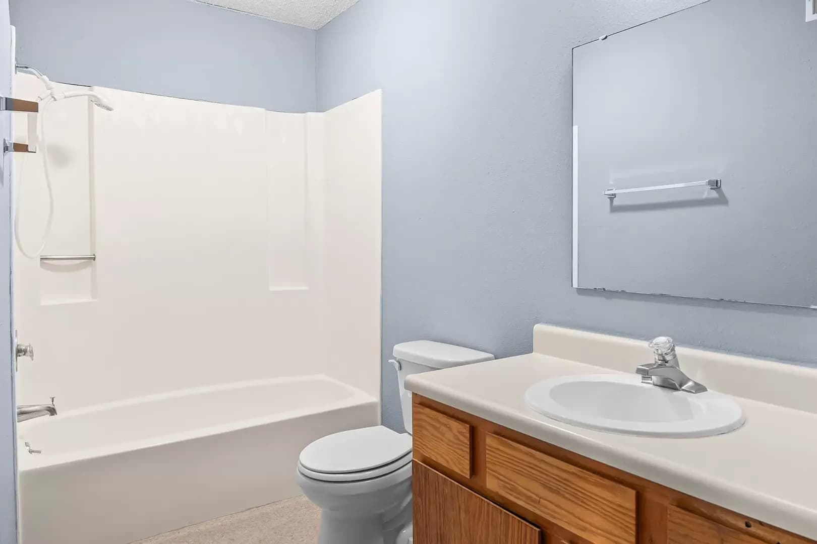 Leavenworth Apartment: 941 Cheyenne Curv Apt L