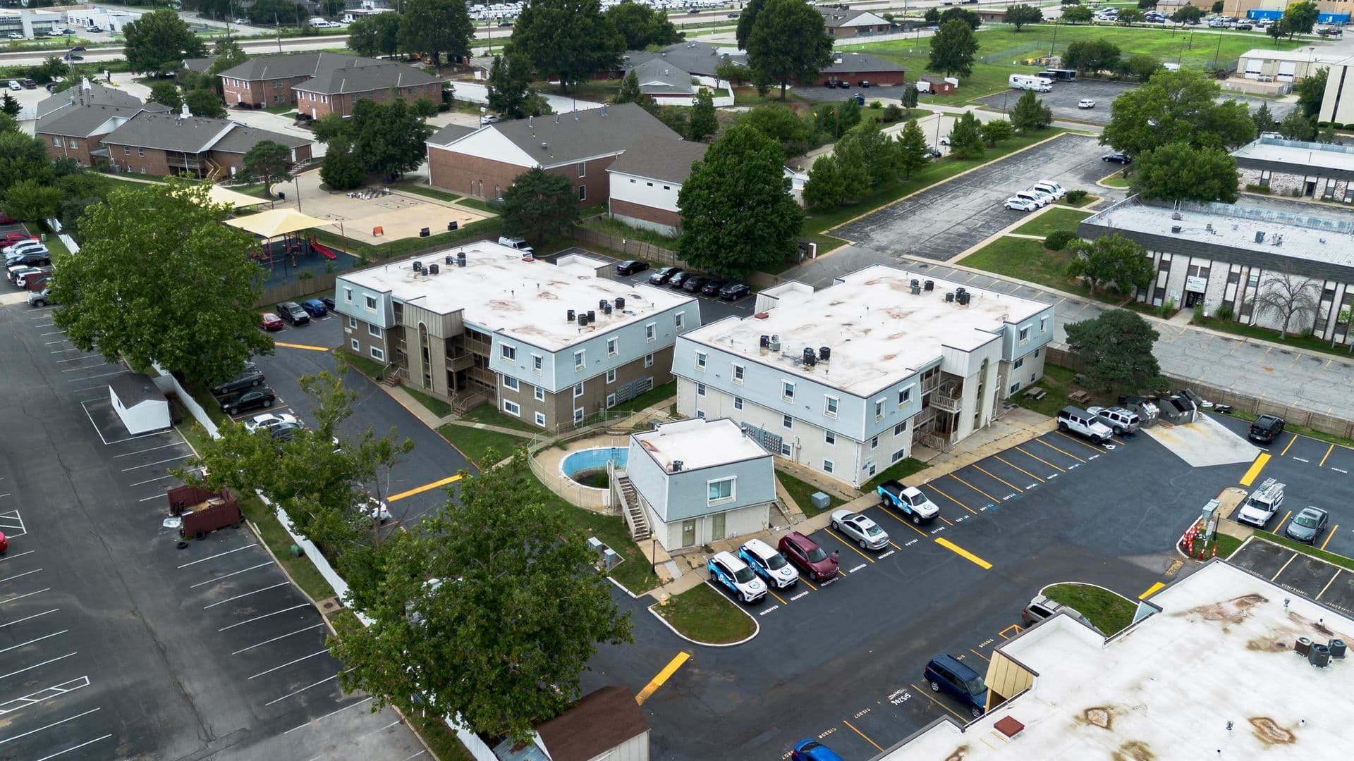 Olathe Apartment: 515 S Clairborne Rd.