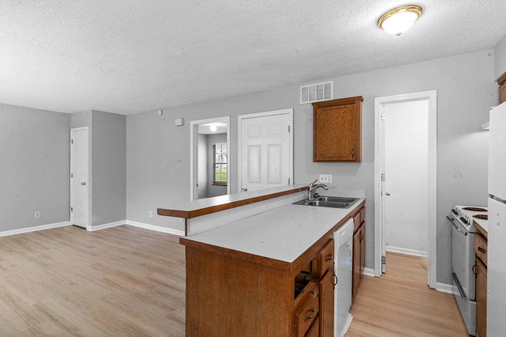Leavenworth Apartment: 501 Vilas Street