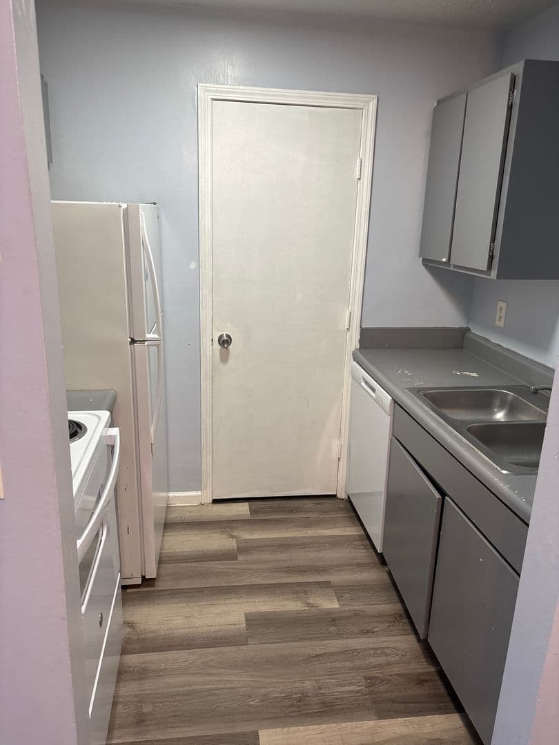 Olathe Apartment: 515 S Clairborne Rd.