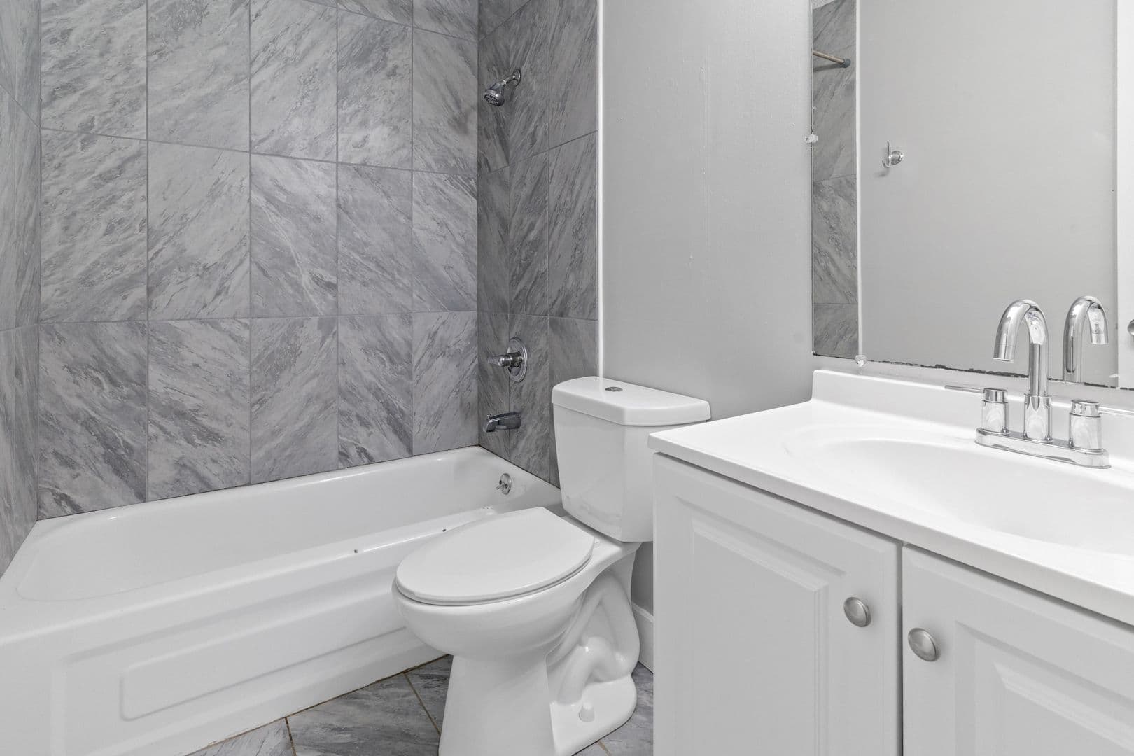 Olathe Apartment: 515 S Clairborne Rd.