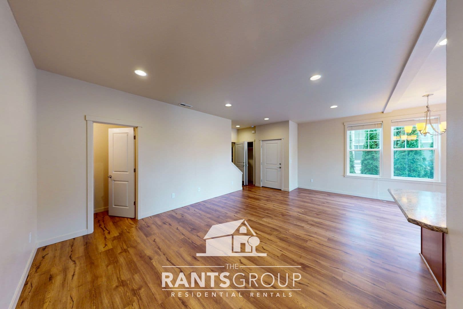 Tumwater Apartment: 607 3rd Ave SW A & B