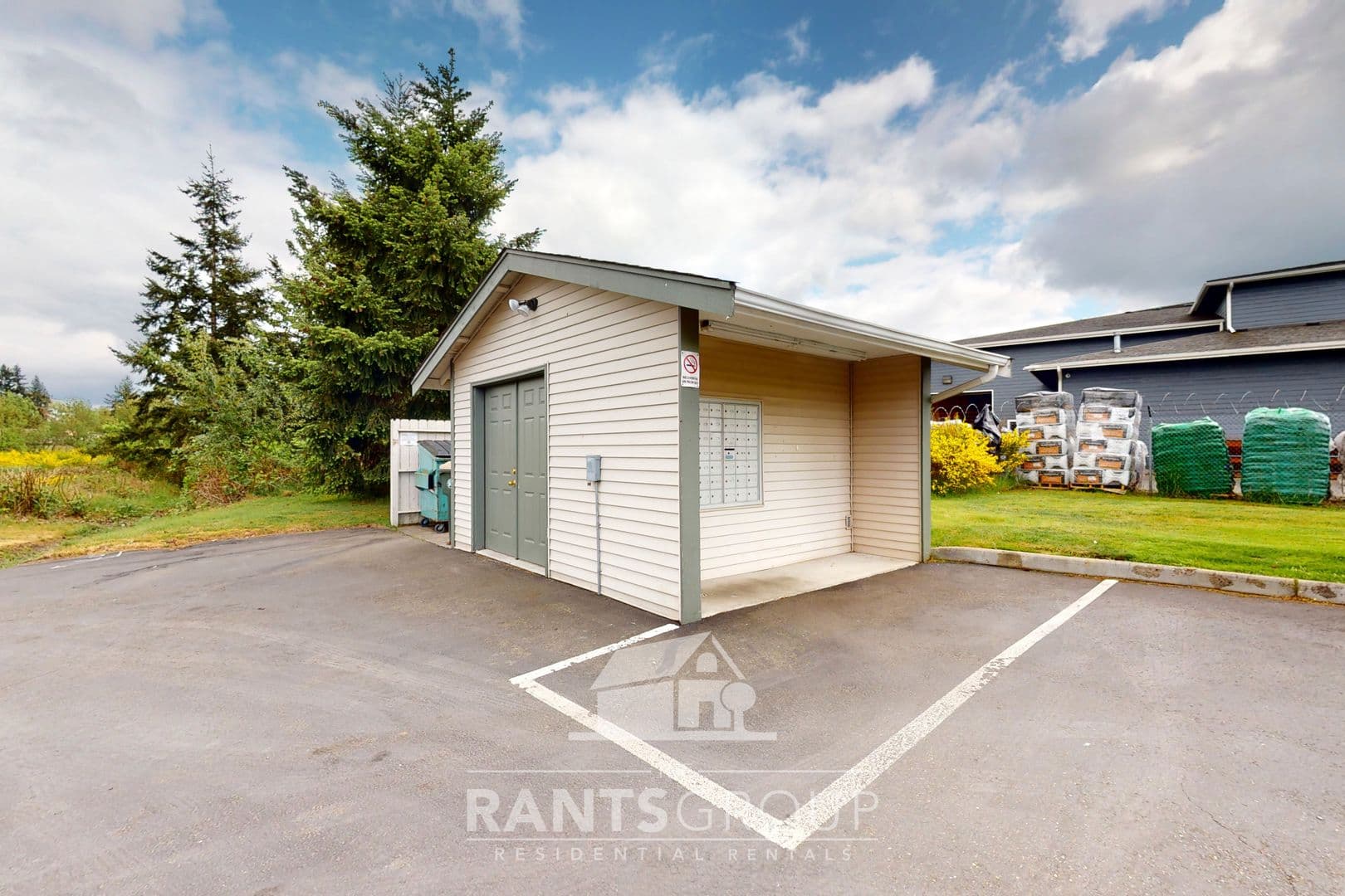 Yelm Apartment: 16516 Creek Lane SE