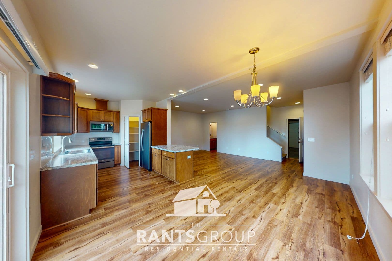 Tumwater Apartment: 607 3rd Ave SW A & B
