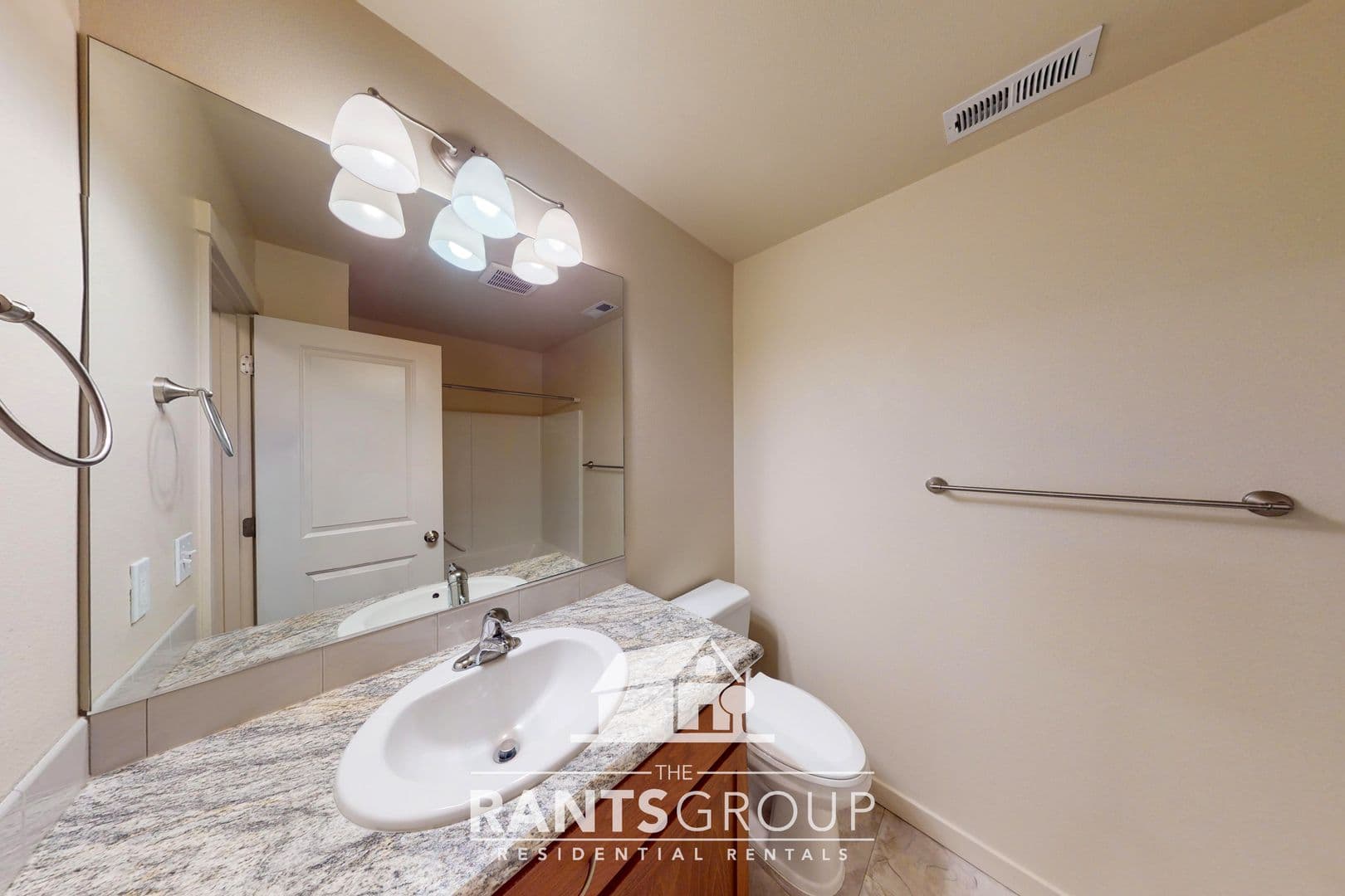 Tumwater Apartment: 607 3rd Ave SW A & B