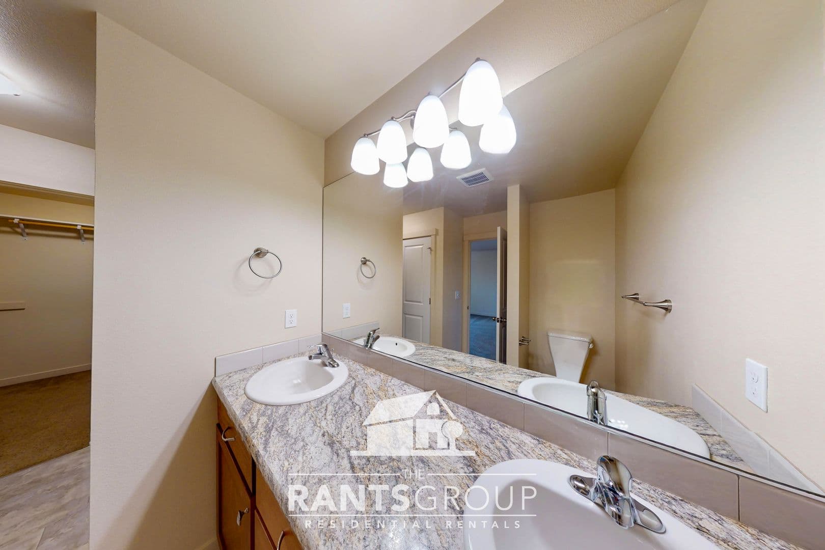 Tumwater Apartment: 607 3rd Ave SW A & B