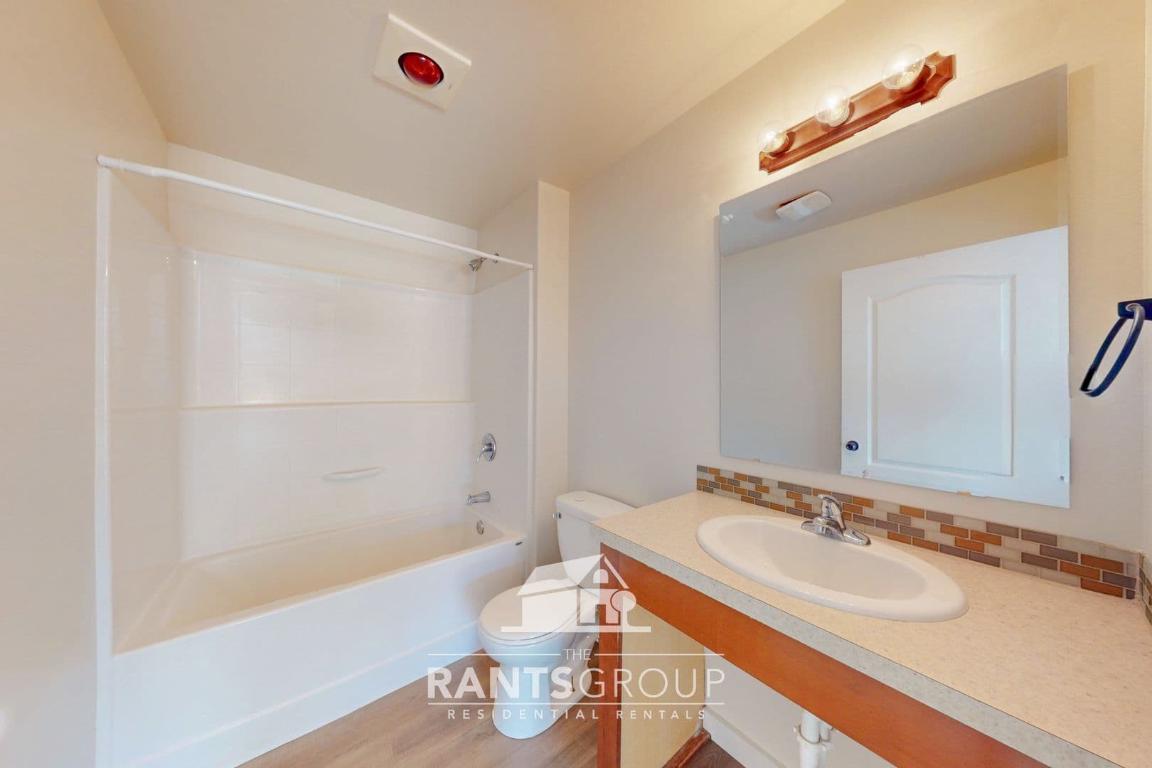 Yelm Apartment: 304 Longmire Street SE - 107B