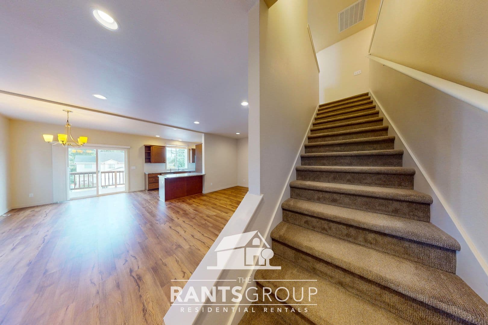 Tumwater Apartment: 607 3rd Ave SW A & B