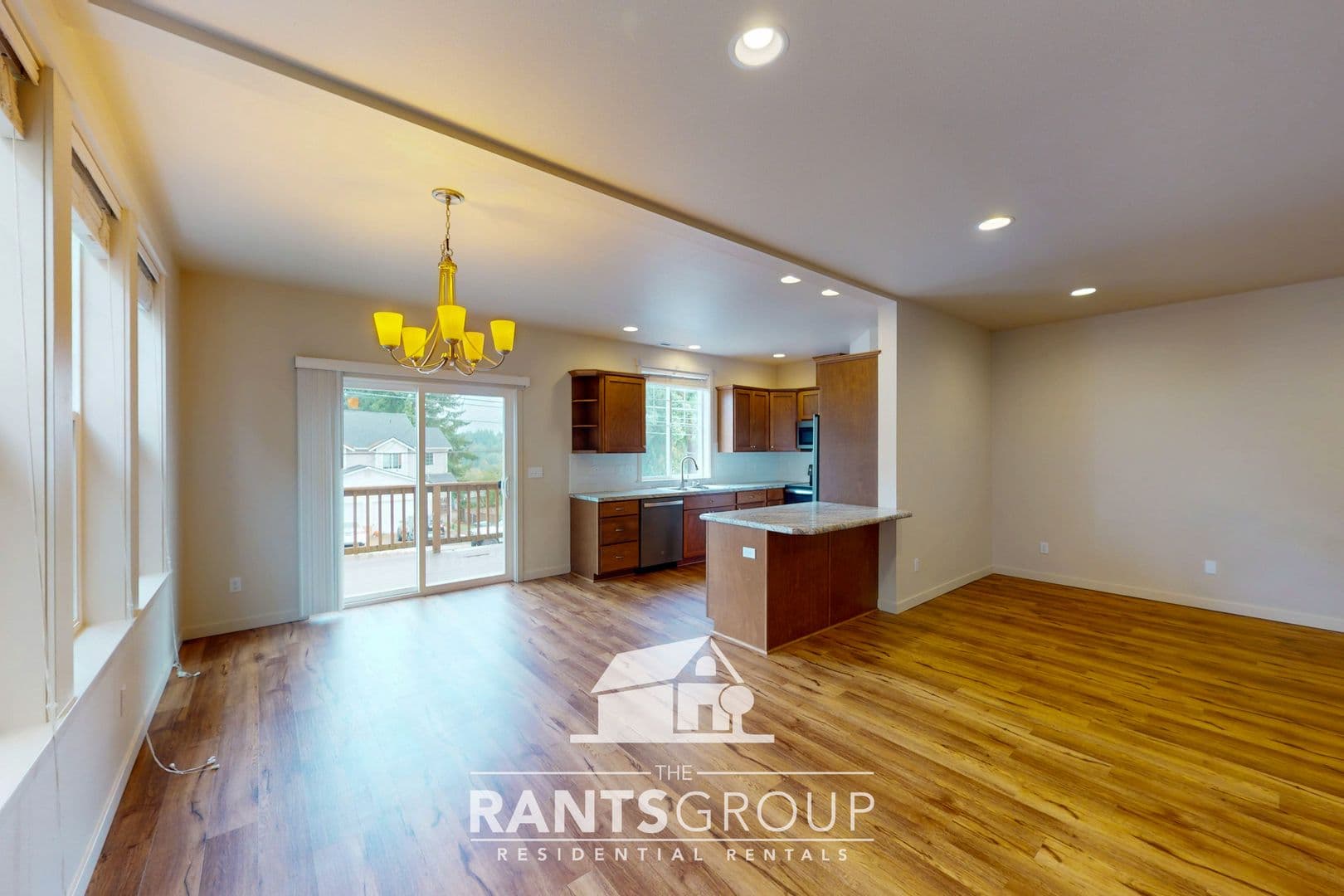 Tumwater Apartment: 607 3rd Ave SW A & B